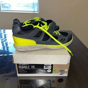 Giro cycling shoes. Never worn. Size M 8 (EU 41)